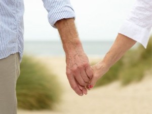 old-couple-holding-hands